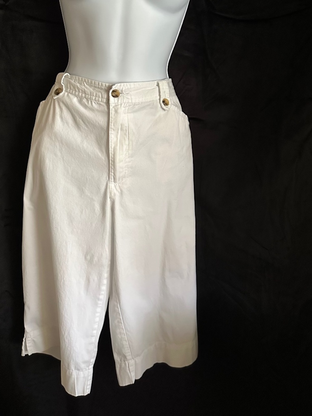 White stag stretch, white Bermuda shorts, size 12 - Picture 1 of 6